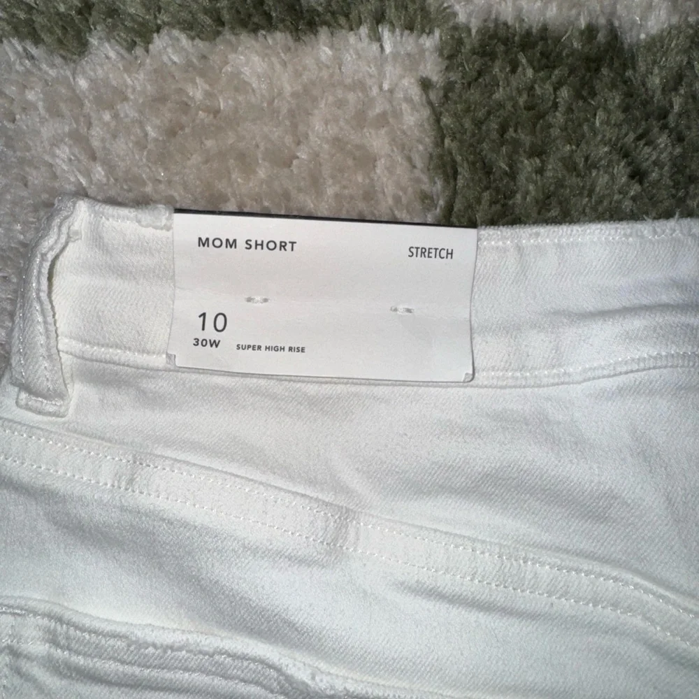 American Eagle Outfitters White Cuffed Denim Shorts - Picture 7 of 7